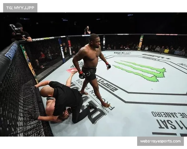 特写：赛后更衣室内，老将“牛仔”塞罗尼向团队宣布退役决定的时刻